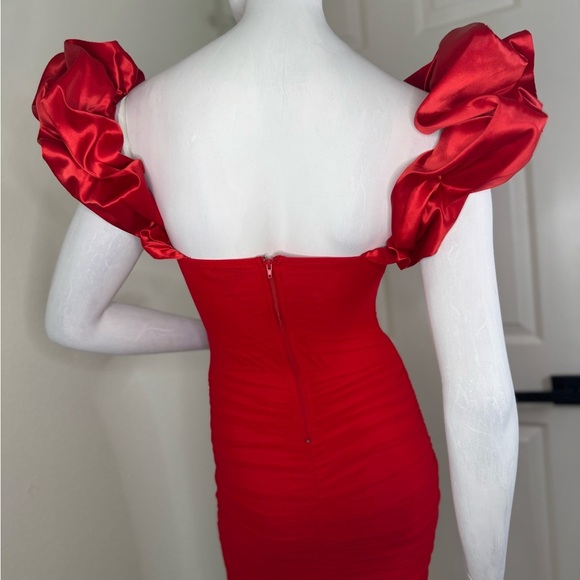 Privy Red Bodycon Midi Dress with Sweetheart Neckline - Picture 8 of 13